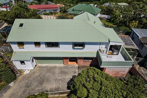 Photo of property in 20 Lyndfield Lane, Newlands, Wellington, 6037