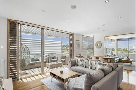 Photo of property in 2/55 Parr Terrace, Castor Bay, Auckland, 0620