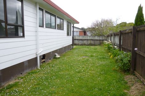 Photo of property in 2/30 Karepo Crescent, Ranui, Auckland, 0612