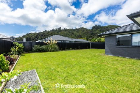 Photo of property in 115 Mawai Hakona Drive, Wallaceville, Upper Hutt, 5018
