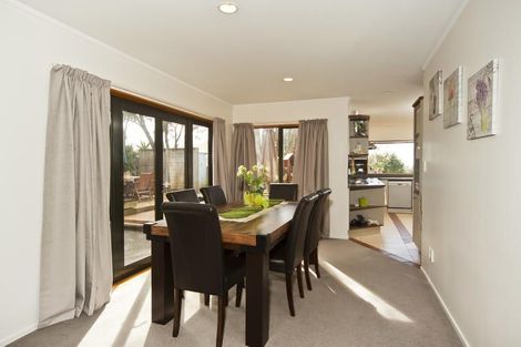 Photo of property in 19 Farquhar Road, Glendene, Auckland, 0602