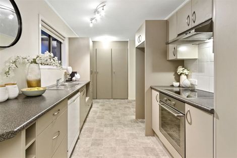 Photo of property in 2/48 Taharoto Road, Takapuna, Auckland, 0622