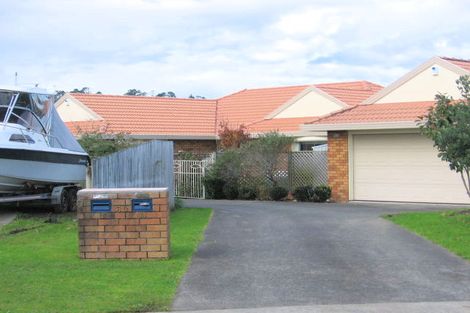 Photo of property in 2/30 Emyvalie Place, Dannemora, Auckland, 2016