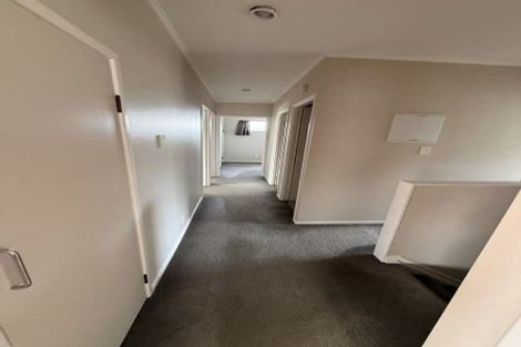 Photo of property in 69 La Rosa Street, Green Bay, Auckland, 0604