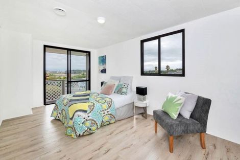 Photo of property in 11 Jumento Place, Unsworth Heights, Auckland, 0632