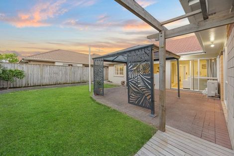 Photo of property in 8 William Woods Court, Flat Bush, Auckland, 2016