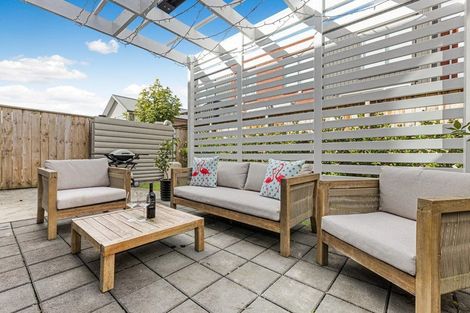 Photo of property in 10 Waimoana Close, Massey, Auckland, 0614