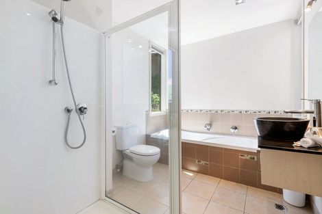 Photo of property in 72 Wynyard Crescent, Fernhill, Queenstown, 9300