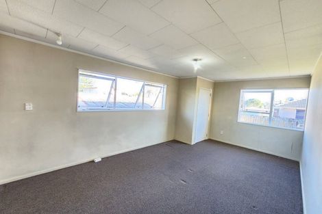 Photo of property in 40 Farquhar Road, Glendene, Auckland, 0602