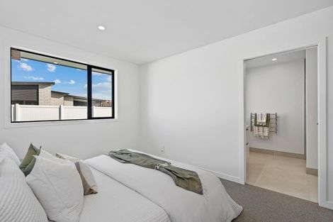 Photo of property in 8 Te Taniwha Road, One Tree Point, 0118