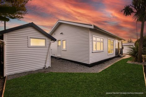 Photo of property in 186 Wainoni Road, Avondale, Christchurch, 8061