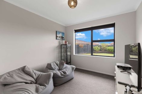 Photo of property in 48 Branigan Parade, Kelvin Grove, Palmerston North, 4414