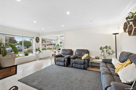 Photo of property in 16 Campbell Place, Papakura, 2110