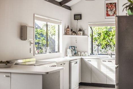 Photo of property in 19 Pehi Kupa Street, Waikanae, 5036