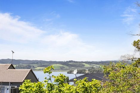Photo of property in 16 Fenton Terrace, Cockle Bay, Auckland, 2014