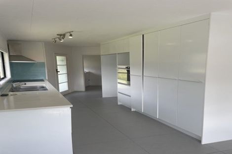 Photo of property in 11 Santiago Crescent, Unsworth Heights, Auckland, 0632