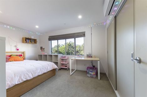 Photo of property in 317a Glenfield Road, Glenfield, Auckland, 0629