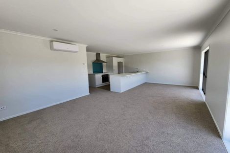 Photo of property in 6 Cross Street, Castlecliff, Whanganui, 4501