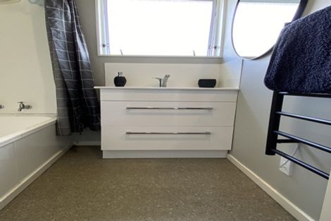 Photo of property in 2/12 Duncan Avenue, Te Atatu South, Auckland, 0610