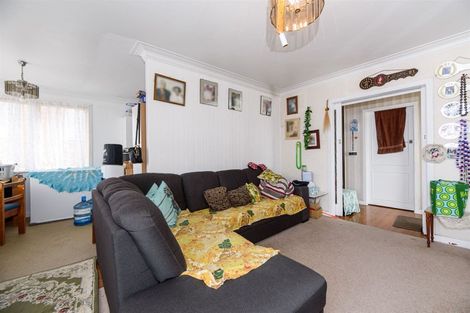 Photo of property in 19 Yeovil Road, Te Atatu Peninsula, Auckland, 0610