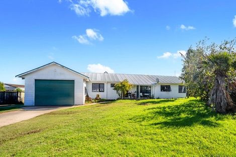 Photo of property in 17 Solveig Place, Randwick Park, Auckland, 2105