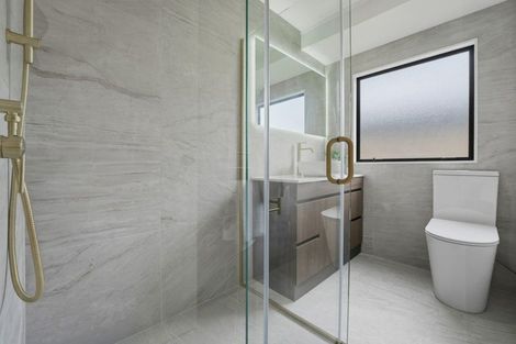 Photo of property in 2/68 Meadowood Drive, Unsworth Heights, Auckland, 0632