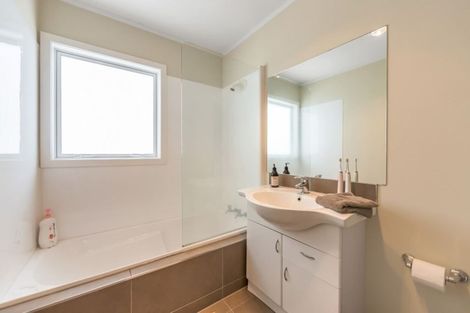 Photo of property in 2/42 Beach Road, Castor Bay, Auckland, 0620