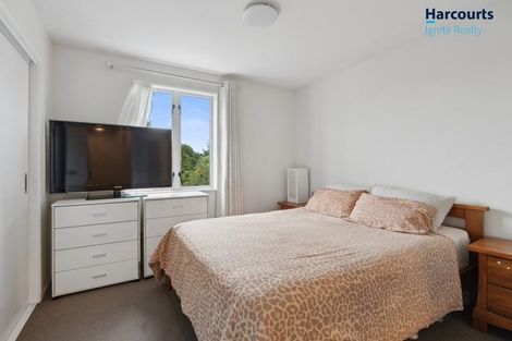 Photo of property in 11 Stitchbird Crescent, Papakura, 2110