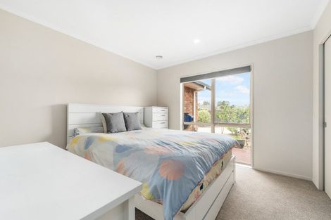 Photo of property in 11 Chestnut Close, Kelvin Grove, Palmerston North, 4414