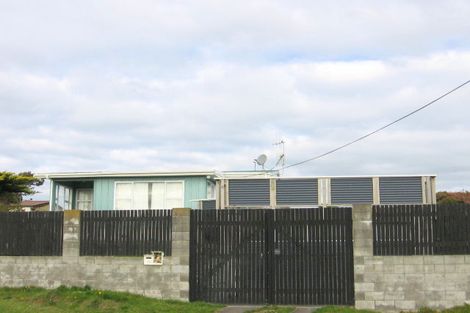 Photo of property in 16 Robbie Street, Foxton Beach, Foxton, 4815