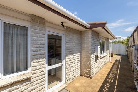 Photo of property in 2/3 Sandel Rise, Merrilands, New Plymouth, 4312