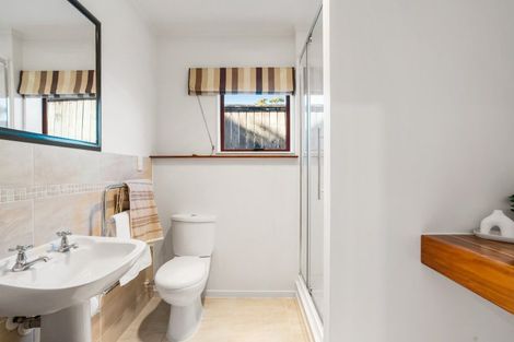 Photo of property in 13a Cliff View Drive, Green Bay, Auckland, 0604