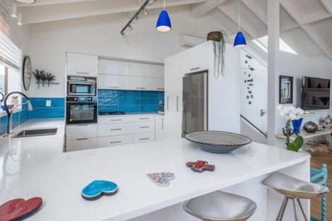 Photo of property in 106 Field Way, Waikanae Beach, Waikanae, 5036