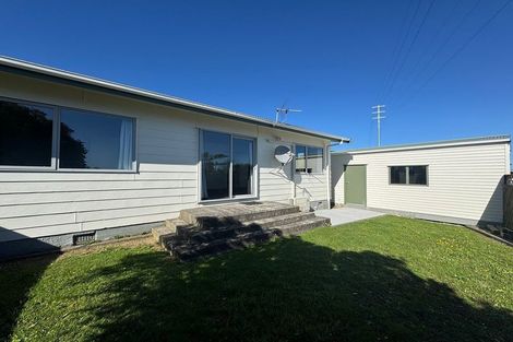 Photo of property in 8 Chetwode Grove, Newlands, Wellington, 6037