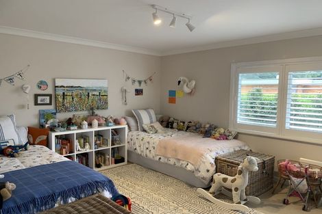 Photo of property in 12 Sunny Glen, Waikanae, 5036