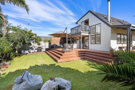 Photo of property in 202 Beverley Terrace, Whangamata, 3620