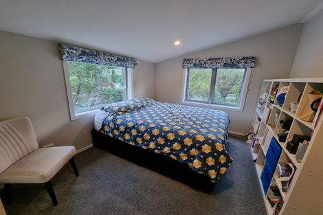 Photo of property in 1/61 Black Rock Road, Newlands, Wellington, 6037