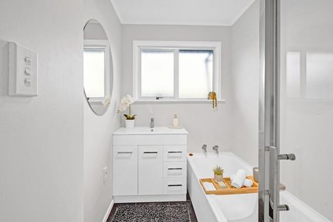 Photo of property in 68 Wallath Road, Westown, New Plymouth, 4310