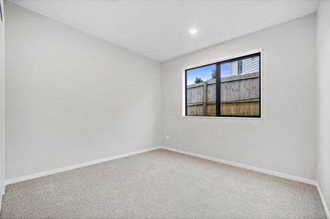 Photo of property in 13c Windermere Crescent, Blockhouse Bay, Auckland, 0600