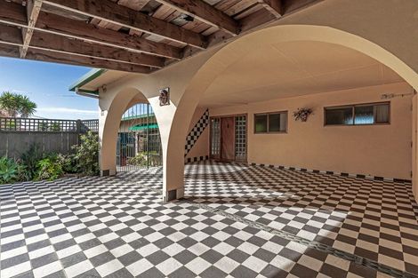 Photo of property in 801 East Coast Road, Northcross, Auckland, 0630