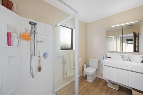 Photo of property in 42 Harvey Street, Waipahihi, Taupo, 3330