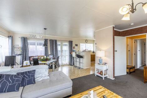 Photo of property in 16 Rosedale Crescent, Cloverlea, Palmerston North, 4412