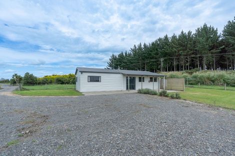 Photo of property in 1155a Parewanui Road, Parewanui, Bulls, 4894