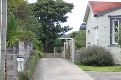 Photo of property in 2/9 Cresta Avenue, Beach Haven, Auckland, 0626