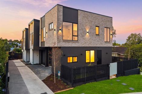 Photo of property in 15b Wilbur Place, Pakuranga Heights, Auckland, 2010