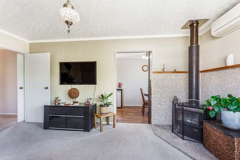 Photo of property in 11 Newland Grove, Henderson, Auckland, 0610