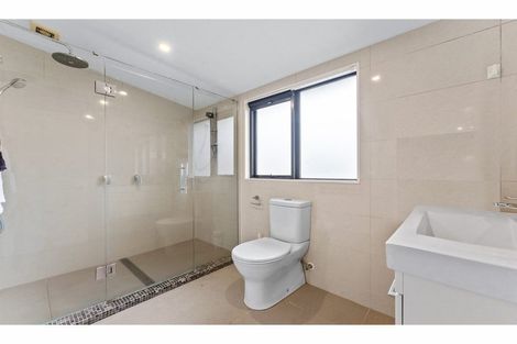 Photo of property in 21 Mariners View Road, Beach Haven, Auckland, 0626