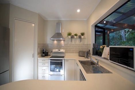 Photo of property in 2/36 Greenvalley Rise, Glenfield, Auckland, 0629