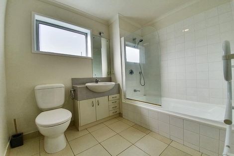 Photo of property in 6/13 Kaihu Street, Northcote, Auckland, 0627