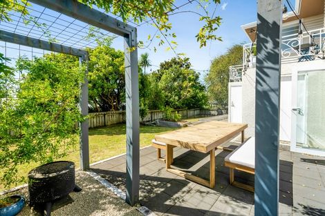 Photo of property in 1 Fairfax Terrace, Frankleigh Park, New Plymouth, 4310